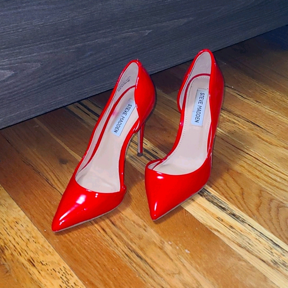Steve Madden Red Pumps